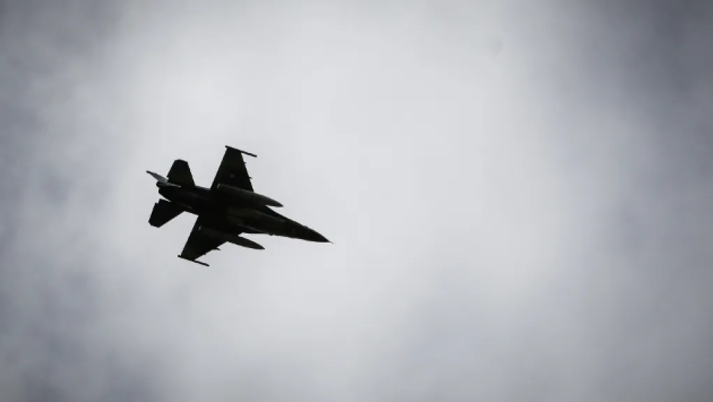 f-16