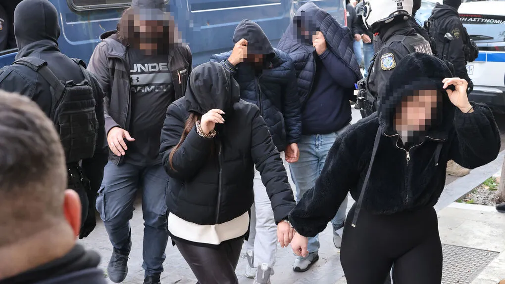 Συλληφθέντες που κατηγορούνται για εμπλοκή στο κύκλωμα που εκμεταλλευόταν κυρίως αλλοδαπούς στην Κρήτη