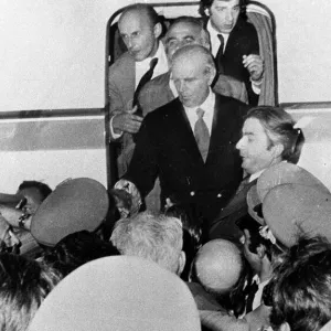 Αφιξη του Κωνσταντίνου Καραμανλή στις 2 το πρωί της 24ης Ιουλίου του 1974