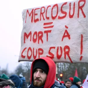 Διαδηλώσεις κατά της Mercosur έξω από το Ευρωκοινοβούλιο
