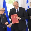 ο Νίκος Δένδιας και η Γαλλίδα ομόλογός του