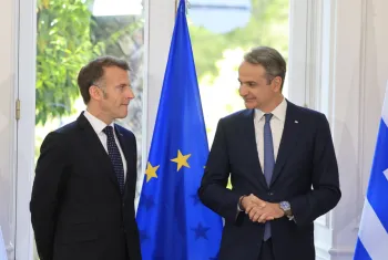 mitsotakis - makron