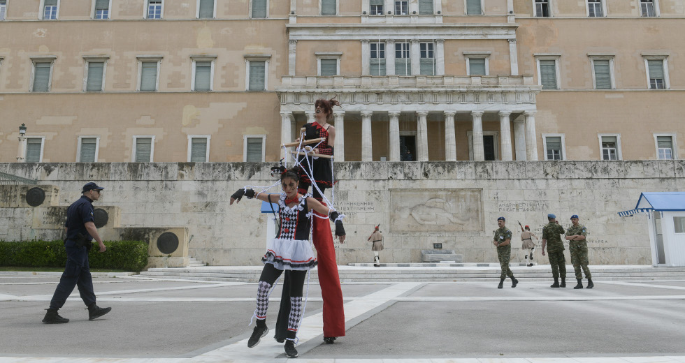 Διαμαρτυρία καλλιτεχνών στο Σύνταγμα: Ο πολιτισμός σώζεται όταν σώζονται οι άνθρωποι