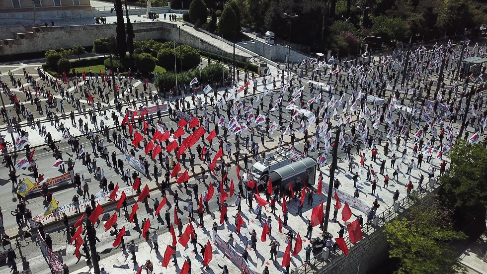 «Εσείς στους καναπέδες, εμείς θα αλωνίζουμε»