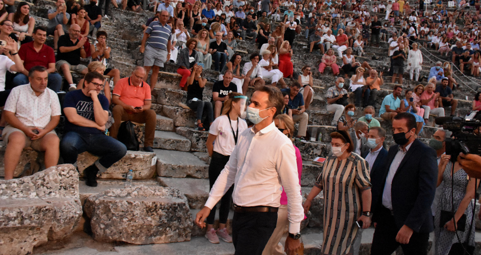 Ο Μητσοτάκης, το ταξίδι και το στρατιωτικό ελικόπτερο - Ο ΣΥΡΙΖΑ ζητά εξηγήσεις