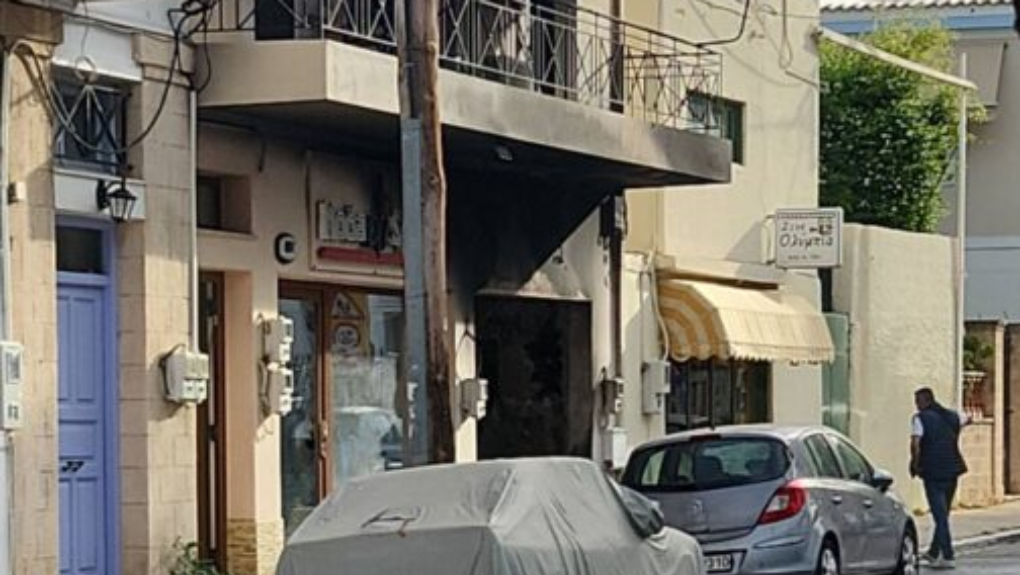 Κάηκε ολοσχερώς η επιχείρηση του δημάρχου Αίγινας - Εξετάζεται το σενάριο εμπρησμού