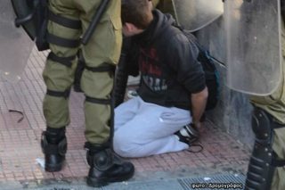 Απίστευτη βία των ΜΑΤ σε 15χρονους