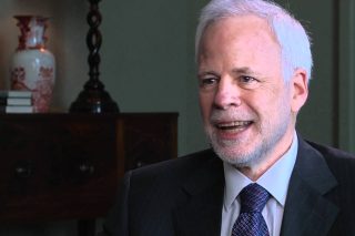 Μπάρι Άιχενγκριιν: «Η Ελλάδα χρειάζεται μεγαλύτερη διαγραφή χρέους»