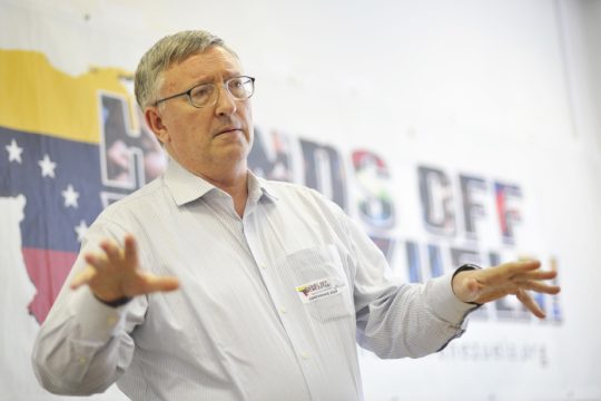 Άλαν Γουντς: «Η εθνικοποίηση των τραπεζών, η μόνη λύση»
