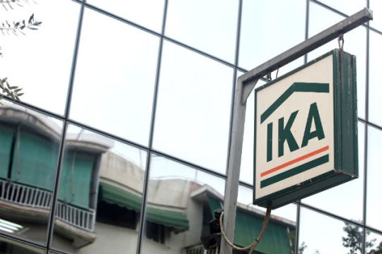 «Εισπράκτορας τραπεζών» το ΙΚΑ