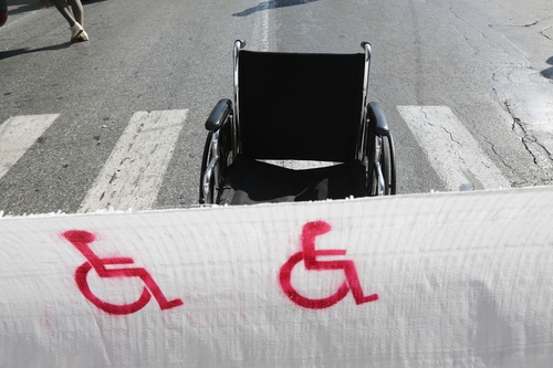 Στο ΙΚΑ δεν… γνωρίζουν τι είναι η «κινητική αναπηρία»!