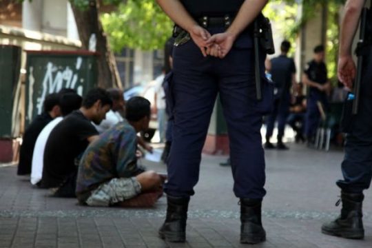 H ΕΛ.ΑΣ. στο ξύλο δεν κάνει διακρίσεις