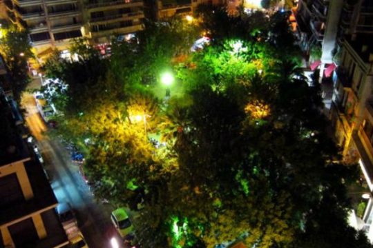«Μάχη» στα Εξάρχεια με έναν νεκρό