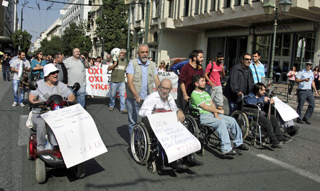 Μαχαίρι στα επιδόματα και στην αξιοπρέπεια