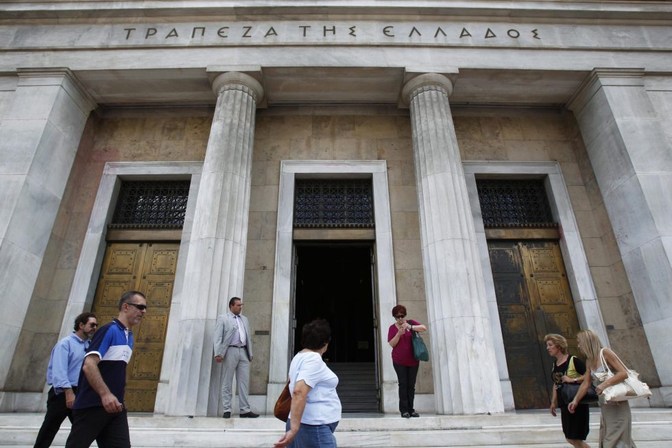 Κρυφά «κόκκινα» δάνεια υπονομεύουν τη ρευστότητα