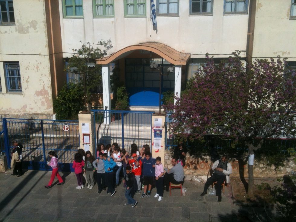 Όμηροι της (παρα)θρησκευτικής ΓΕΧΑ σε δημοτικό σχολείο
