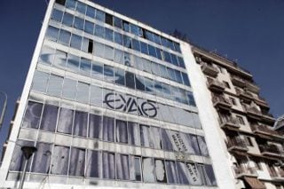 «Φυτεύουν» λυματολάσπη σε χέρσα γη