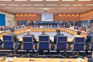 Eurogroup: Υπό αυστηρή εποπτεία η Ελλάδα και το 2015