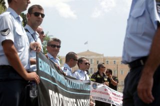Αντιδράσεις για την τροπολογία περί ενστόλων
