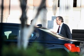 Τρέχει για να τα δώσει… όλα