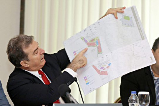 Σχέδια επί χάρτου από τον Χρυσοχοϊδη