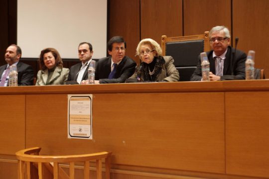 Τυφλή, αλλά στα αναδρομικά αλλήθωρη