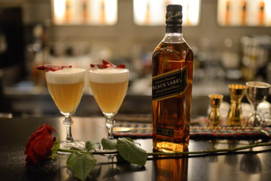 Δημιουργίες υψηλής ραπτικής με χαρακτήρα JOHNNIE WALKER