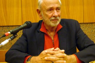 Ο Αγγελος Δεληβορριάς παραδίδει τη σκυτάλη