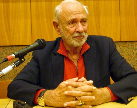 Ο Αγγελος Δεληβορριάς παραδίδει τη σκυτάλη
