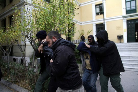 Τους πρόδωσαν κινητό-DNA