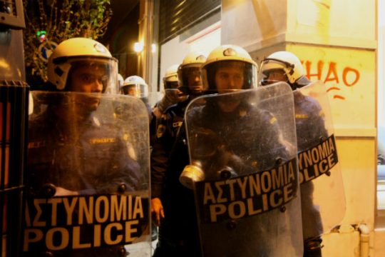 Η ΕΣΗΕΑ καταγγέλλει τη νέα αστυνομική βία κατά δημοσιογράφων