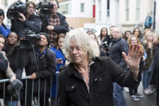 Band Aid στη μάχη κατά του Εμπολα