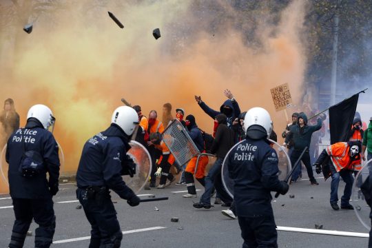 Επεισόδια στη μεγάλη διαδήλωση κατά της λιτότητας στις Βρυξέλλες