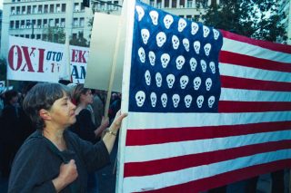 15 χρόνια πριν: Η επίσκεψη Κλίντον και οι διαδηλώσεις… [εικόνες]