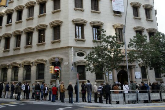 Στις κάλπες οι Καταλανοί για την ανεξαρτησία τους