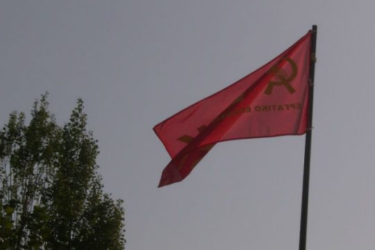 ΕΕΚ: Η Φλόγα της εξέγερσης τρομάζει την κυρίαρχη τάξη!
