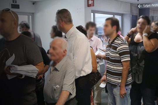 Καταρρέουν οι κόκκινες γραμμές, εκτοξεύεται ο ΦΠΑ
