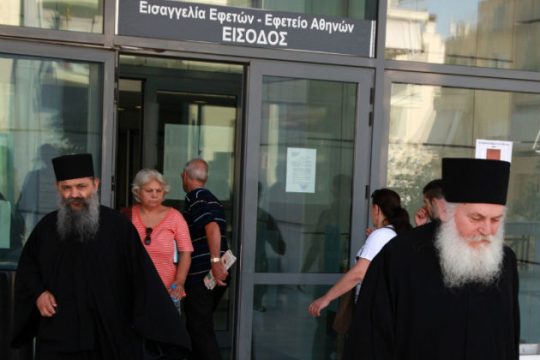 Στο εδώλιο 14 άτομα για την υπόθεση του Βατοπεδίου