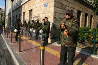 Πανεπιστήμιο με σεκιουριτάδες και ηλεκτρονική ψηφοφορία