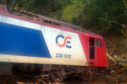 Εκτροχιασμός τρένου λόγω κατολίσθησης έξω από την Έδεσσα