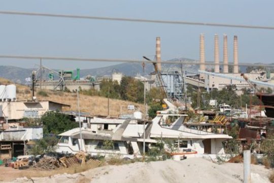 «Στοπ» σε δύο διαλυτήρια πλοίων στην Ελευσίνα