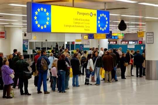 Ευρωπαϊκό «τείχος» για Ευρωπαίους μετανάστες