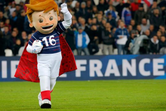 Μασκότ με… μπέρτα στο EURO 2016