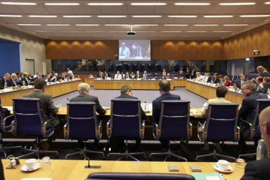 Reuters: Τρία σενάρια για την Ελλάδα