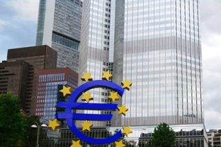 Με παρότρυνση της ΕΚΤ φούσκωσε το πρόβλημα της χρεοκοπημένης Λαϊκής