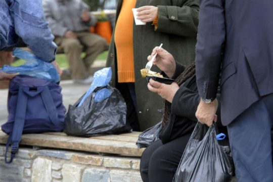 Εικόνα κατάρρευσης των ελληνικών νοικοκυριών