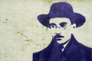 Πλεύση μακριά από «τα φουστάνια του πολιτισμού»…