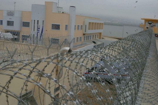 «Θάβονται άνθρωποι ζωντανοί»