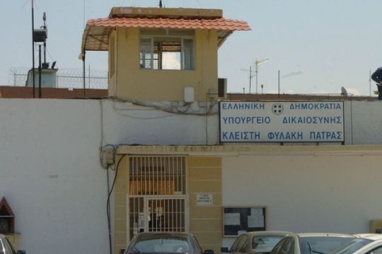 Συμπλοκές με τρεις τραυματίες