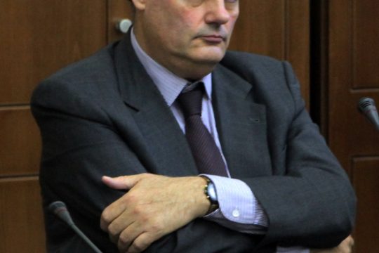 Ο πρύτανης «πυροβόλησε»